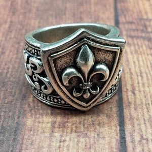 Stigma Fleur de Lis Shield Ring